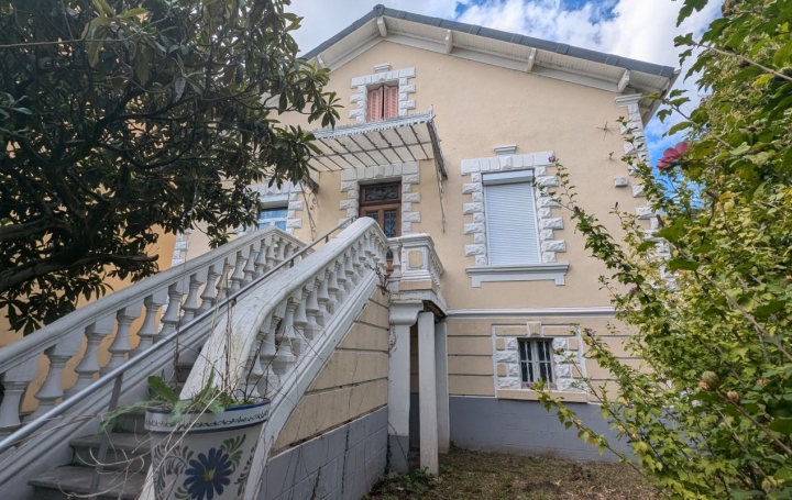 Maison   LE TEIL  95 m2 234 000 € 